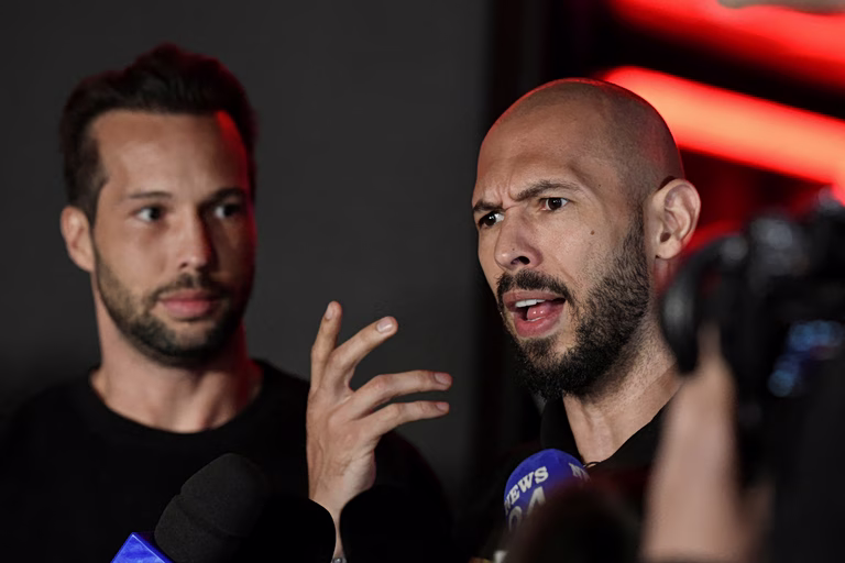 Άντριου Τέιτ: Σοβαρές καθυστερήσεις στην υπόθεση των καταγγελιών εις βάρος του για βιασμό – Στη Ρωσία ο μισογύνης influencer