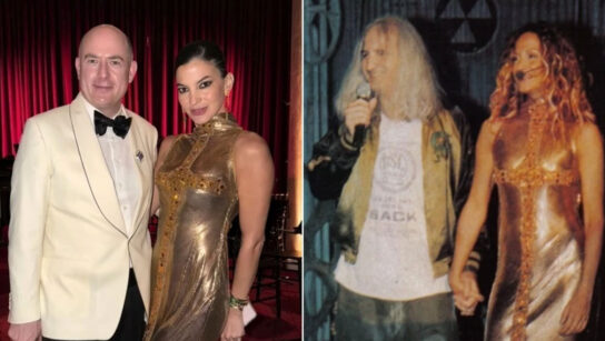 Η Δήμητρα Κούστα με το εμβληματικό χρυσό Versace φόρεμα της Άννας Βίσση από το 1998