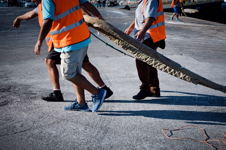 Ραφήνα: Πρόσκρουση ταχύπλοου κατά την πρόσδεση στο λιμάνι – Απαγορεύτηκε προσωρινά ο απόπλους του