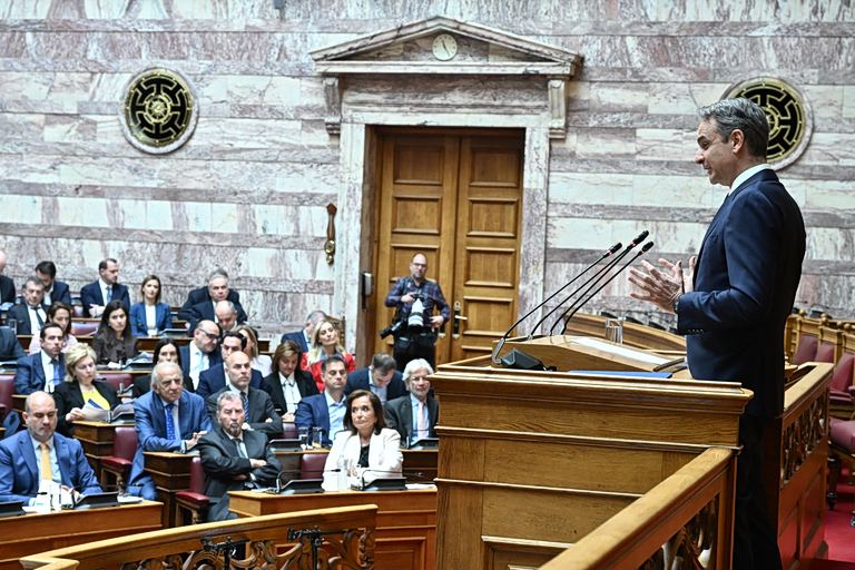 Μητσοτάκης στην ΚΟ ΝΔ: «Κλείνει» το μάτι στους «13» του ΟΠΕΚΕΠΕ – Βάζει «κόφτη» στην εσωκομματική κριτική