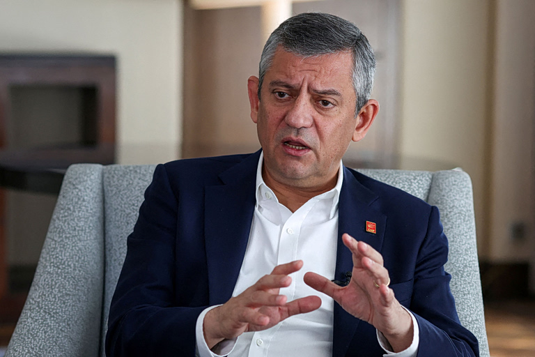 Ιμάμογλου: «Πλήγμα στη Δημοκρατία» – Για «εξουδετέρωση της αξιωματικής αντιπολίτευσης» προειδοποιεί ο Γιαβάς