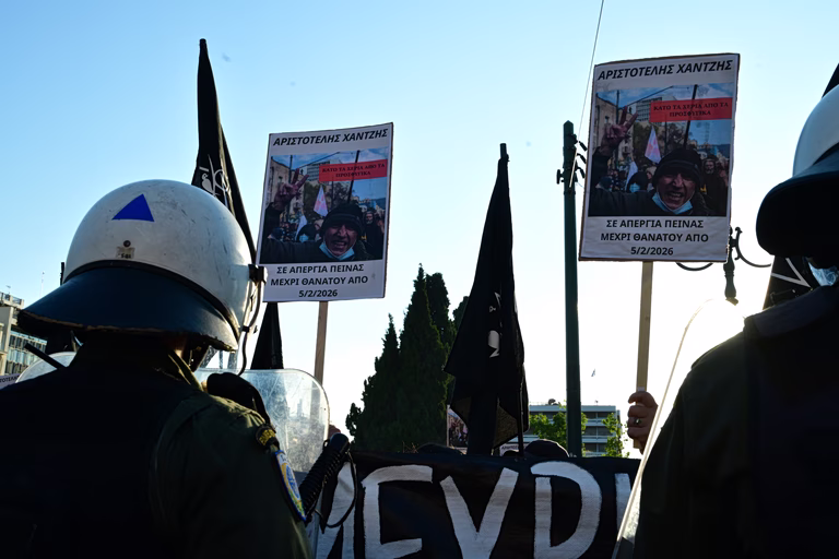 Προσφυγικά: Συγκέντρωση για τον απεργό πείνας Αριστοτέλη Χαντζή στο Σύνταγμα