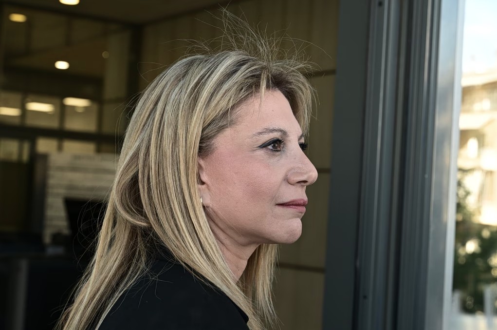 Καρυστιανού για Καραχάλιο: «Γιατί ακόμη δεν τον έχουν εντοπίσει, προστατεύεται από το “σύστημα”;»