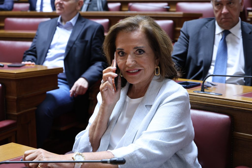 Μπακογιάννη για Σαμαρά: Στόχος του είναι να κάνει ζημιά στη ΝΔ – Τι είπε για Τσίπρα και Καραμανλή