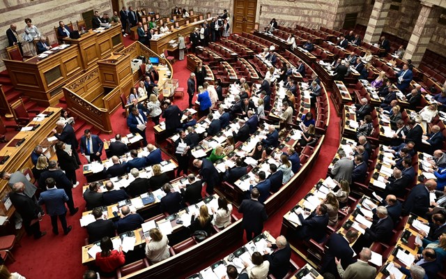 Βουλή: "Αυλαία" για την συνταγματική αναθεώρηση- Live η συζήτηση