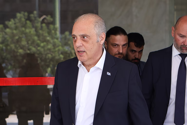 Στη Βουλή η αναφορά που κατέθεσε ο («λαγός» του Μητσοτάκη) Βελόπουλος επικαλούμενος τις τοξικές δηλώσεις Γεωργιάδη κατά Τσίπρα