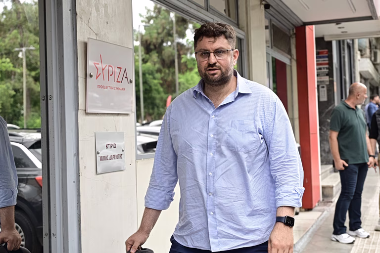 ΣΥΡΙΖΑ: Ο Σωκράτης Φάμελλος ανακοινώνει την αντικατάσταση του Κώστα Ζαχαριάδη