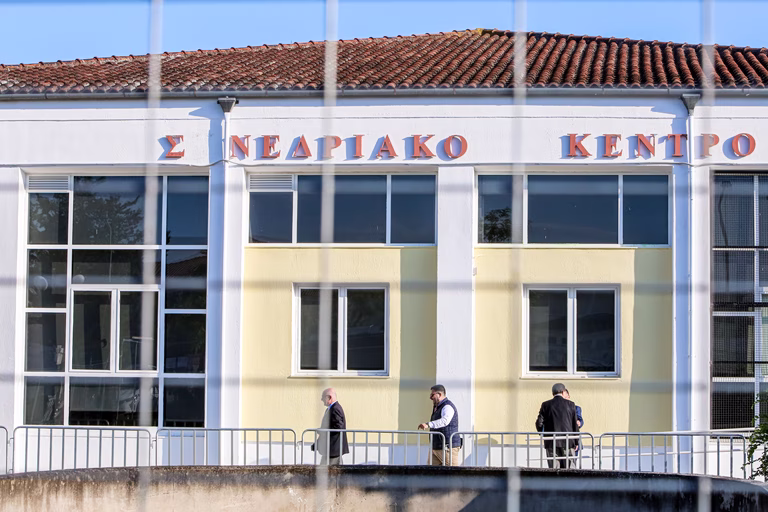 Δίκη για τα Τέμπη: Διενέξεις για το τροχαίο υλικό, το Δημόσιο και τους δικηγορικούς συλλόγους 