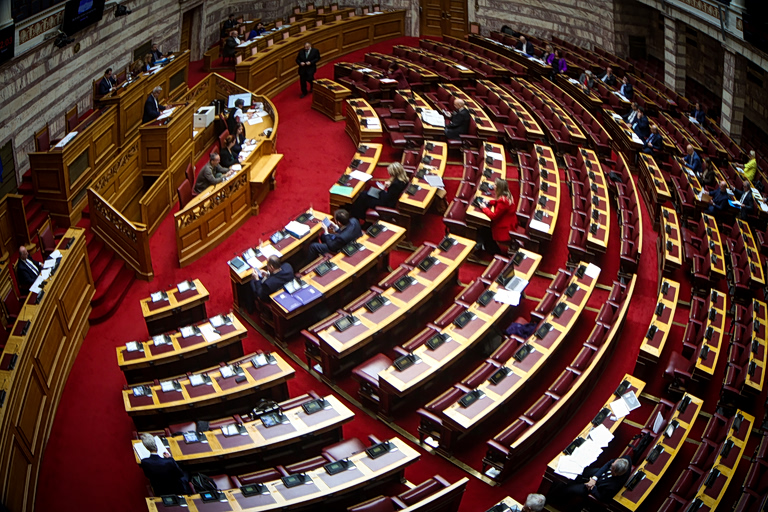 Βουλή: Αποφεύγει την εξεταστική η κυβέρνηση επικαλούμενη «εθνική άμυνα και εξωτερική πολιτική» – Σε εξέλιξη η συζήτηση