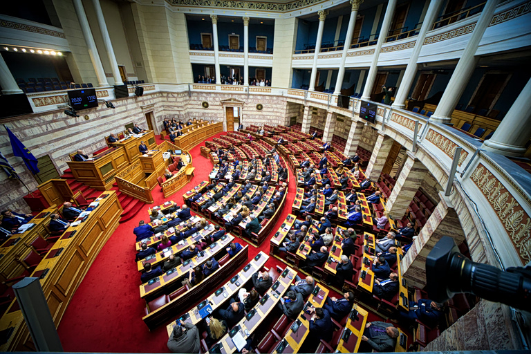 Βουλή: Απερρίφθη η ένσταση αντισυνταγματικότητας για τις μετατάξεις ΕΥΠ – «Δημιουργείτε πέμπτη φάλαγγα», φωνάζει η αντιπολίτευση