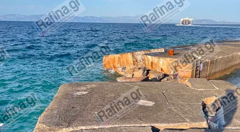 Ραφήνα: Πλοίο προσέκρουσε σε λιμενοβραχίονα – Τον έκοψε στα δύο