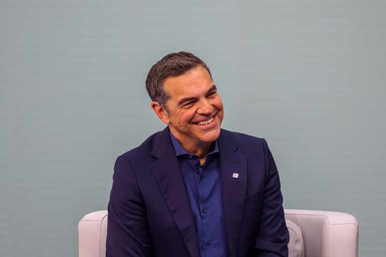 Από το Θησείο στο OT Forum: Ο «νέος» Τσίπρας απέναντι στον «παλιό» Μητσοτάκη