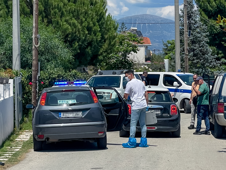 Αίγιο: Χωρίς αποτύπωμα το μαχαίρι του διπλού φονικού – Τι έδειξαν τα εγκληματολογικά εργαστήρια