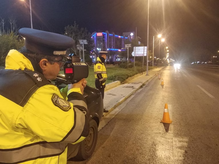 Θεσσαλονίκη: Μεθυσμένος οδηγός και χωρίς δίπλωμα, έτρεχε με 128 χλμ. σε δρόμο με όριο τα 50