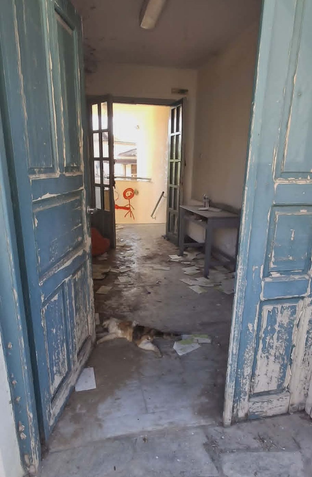 Εικόνα εγκατάλειψης στο παλιό δημοτικό σχολείο Άλλης Μεριάς – «Κραυγή αγωνίας» κατοίκων για την αξιοποίηση του χώρου