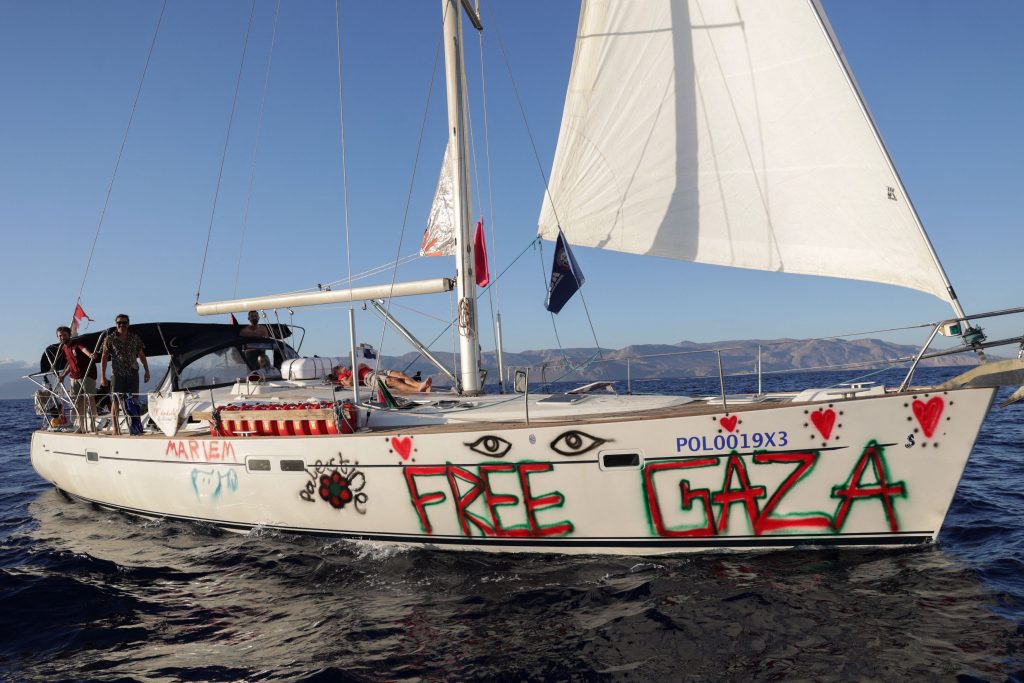 Global Sumud Flotilla: Στο Ισραήλ μεταφέρονται οι 430 ακτιβιστές του στολίσκου για τη Γάζα