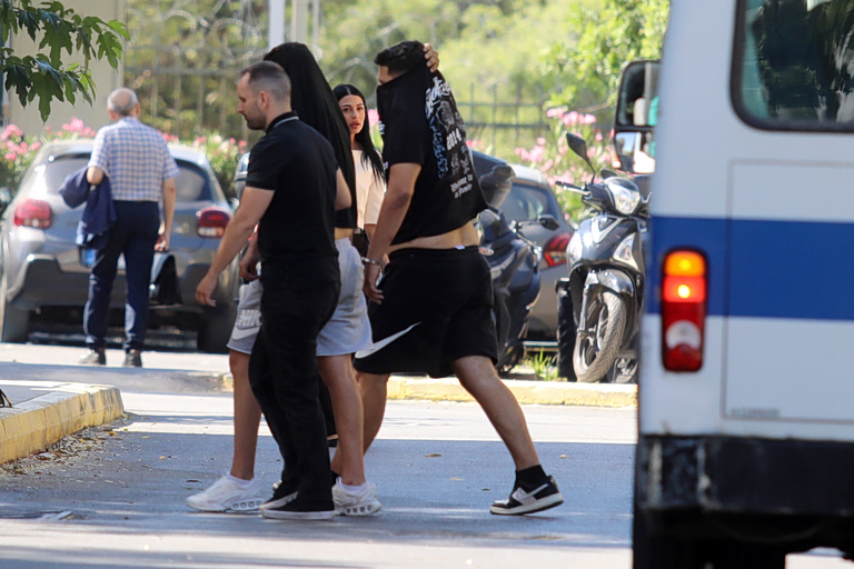 Καλλιθέα: «Είδα στο TikTok ότι υπάρχει βαριά τραυματίας και κατάλαβα ότι το έκανα εγώ» – Τι υποστηρίζει ο 17χρονος