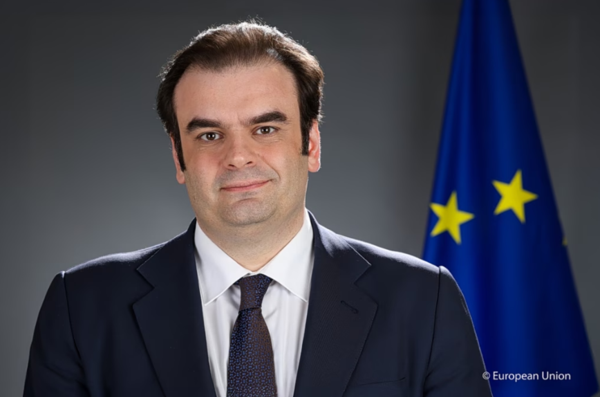 Πιερρακάκης στο Bloomberg: Ετοιμη να απαντήσει η ΕΕ στους δασμούς Τραμπ