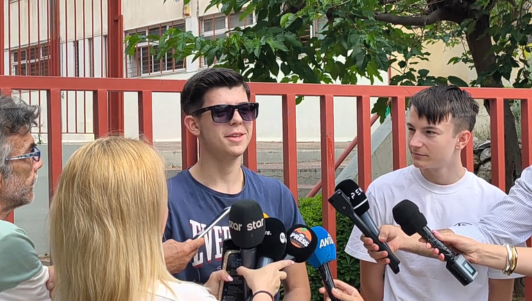 Πανελλαδικές: «Εγώ δεν είμαι της μοναξιάς, βγαίνω έξω…» – Οι ατάκες μαθητών για το θέμα της έκθεσης