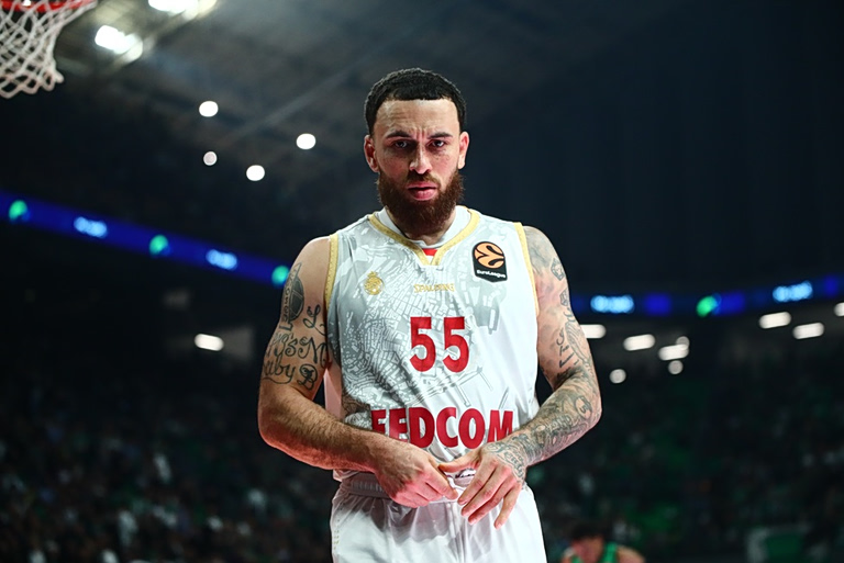 Ο Μάικ Τζέιμς σχολίασε το Game 1 Ολυμπιακού – Παναθηναϊκού: «Αυτό δεν μου αρέσει…»