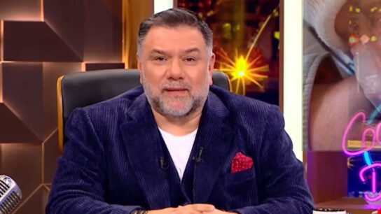 Γρηγόρης Αρναούτογλου: Μαύρη πλερέζα στη Βουλή μετά τα τραγικά γεγονότα