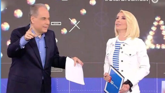 Μίνα Καραμήτρου: Με νάρθηκα στο χέρι στον αέρα του OPEN μετά το ατύχημα που είχε