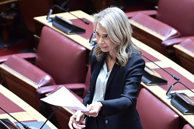 Την ενίσχυση των ΟΤΑ ζητά η Μιλένα Αποστολάκη – «Χιλιάδες εργαζόμενοι σε ομηρεία και εργασιακή ανασφάλεια»