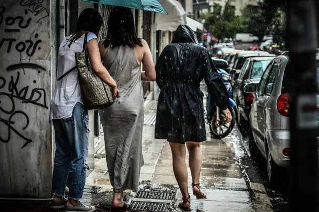 Πορτοκαλί προειδοποίηση για καταιγίδες σε Θεσσαλία και Σποράδες